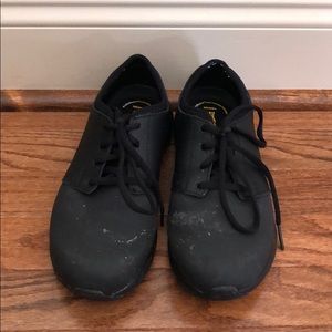 Black non slippery work shoes